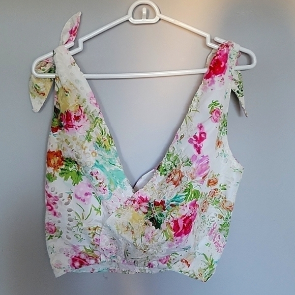 FLOWER EMBROIDERED TIE-STRAP WRAPPED TOP size medium - Picture 5 of 5